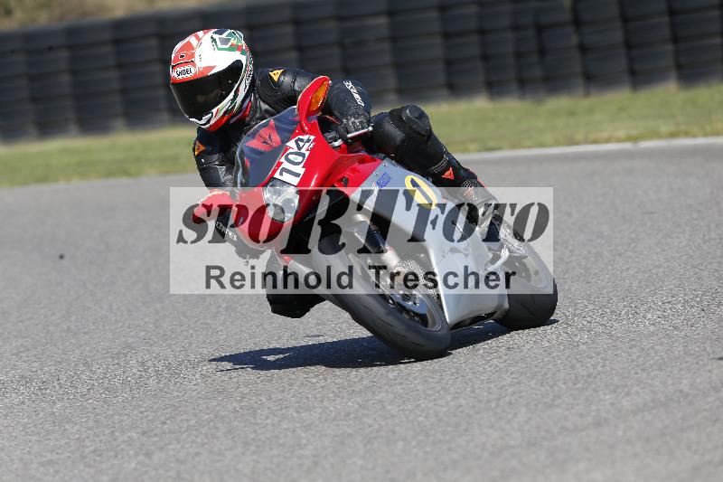 /Archiv-2025/49 26.08.2025 Cornu Master School ADR/gruen-vert/104